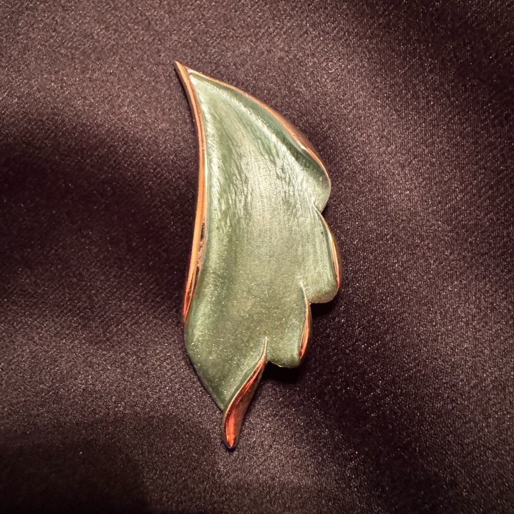 Vintage 1960’s 3” Brooch Gold Tone with Teal color